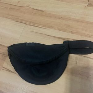 Black fanny pack